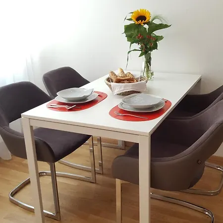 Kienreich - Moderne, Ruhige Altbauwohnung Im Herzen Der Altstadt Γκρατς